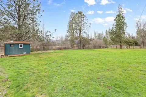 Exterior - 149 Queens Branch Rd, Rogue River, OR 97537 photo 9 of 15