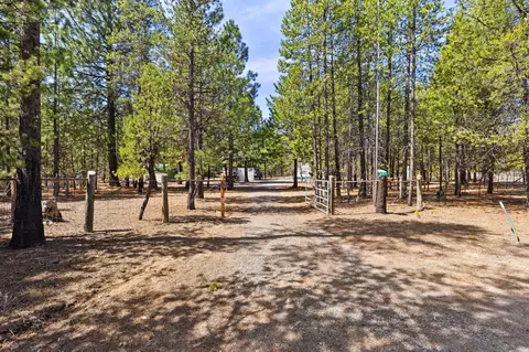 15511 Rainbow Ct, La Pine, OR 97739