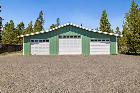 16932 Upland Rd, Bend, OR 97707