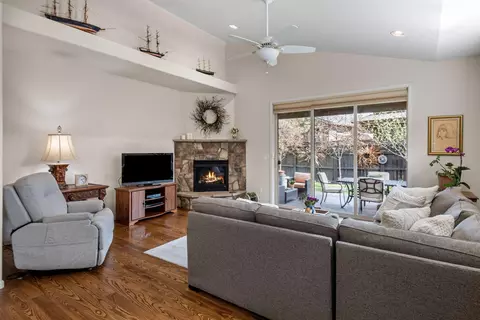 60349 Sage Stone Loop, Bend, OR 97702 photo 4