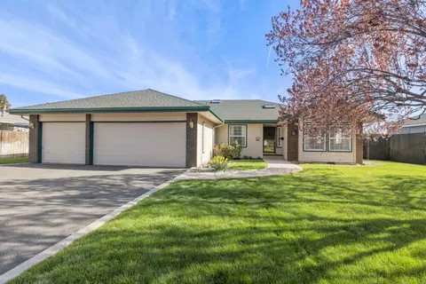 6726 Verda Vista Dr, Klamath Falls, OR 97603