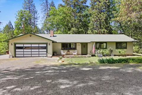 1280 Jaynes Dr, Grants Pass, OR 97527