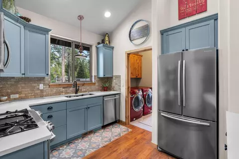 16855 Elsinore Rd, Bend, OR 97707 photo 5