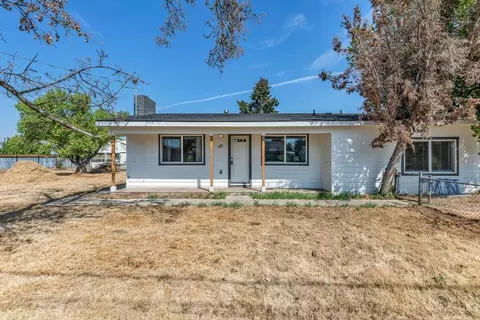 49 Mace Rd, Medford, OR 97501