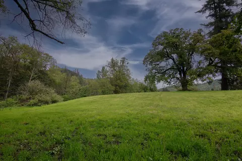 2661 Wards Creek Rd, Rogue River, OR 97537