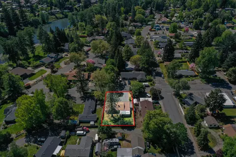 1309 SE Rogue Dr, Grants Pass, OR 97526