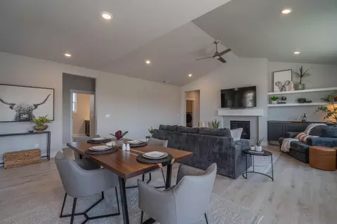 20867 SE Delta Dr, Bend, OR 97702 photo 4