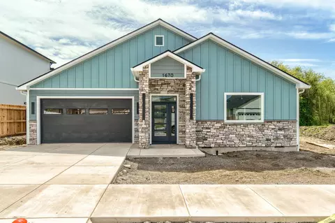 1670 Monarch Ln, Medford, OR 97504