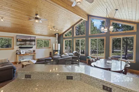 14590 Mountain View Loop, Sisters, OR 97759 photo 1