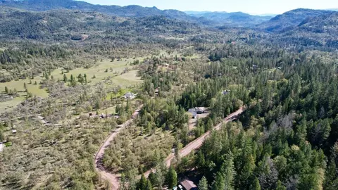 626 Danconia Dr, Trail, OR 97541 photo 1