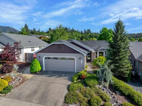 177 SE Independence Dr, Grants Pass, OR 97527