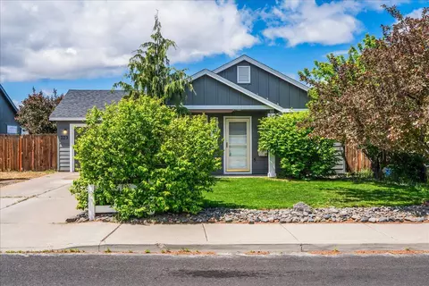 329 SW 33rd Dr, Redmond, OR 97756