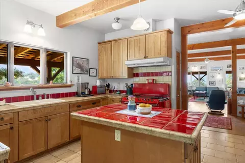 Kitchen - 7575 Torrey Pines Ter, Eagle Point, OR 97524 photo 3 of 4