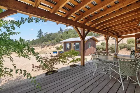 Exterior - 7575 Torrey Pines Ter, Eagle Point, OR 97524 photo 18 of 19
