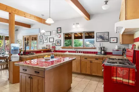 Kitchen - 7575 Torrey Pines Ter, Eagle Point, OR 97524 photo 1 of 4