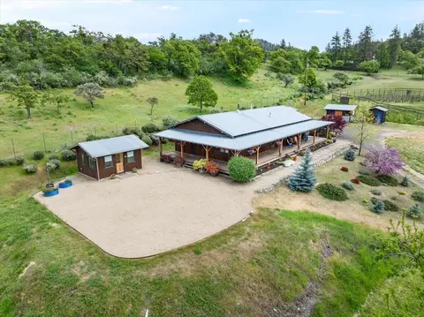 Exterior - 7575 Torrey Pines Ter, Eagle Point, OR 97524 photo 1 of 19