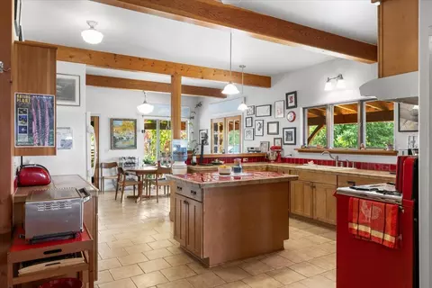 Kitchen - 7575 Torrey Pines Ter, Eagle Point, OR 97524 photo 2 of 4