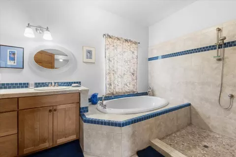 Bath - 7575 Torrey Pines Ter, Eagle Point, OR 97524 photo 1 of 2