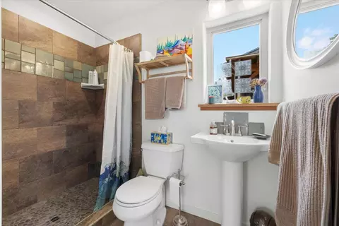 Bath - 7575 Torrey Pines Ter, Eagle Point, OR 97524 photo 2 of 2