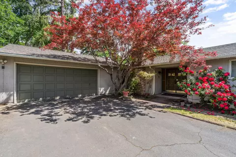 305 S Groveland Ave, Medford, OR 97504