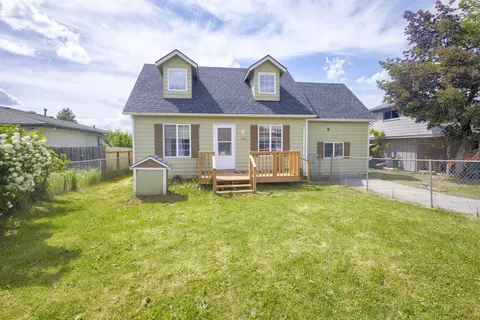 1420 Daisy Ln, Grants Pass, OR 97527
