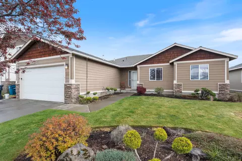 2560 NE 5th St, Redmond, OR 97756