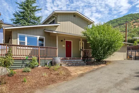 1165 NE Beacon Dr, Grants Pass, OR 97526
