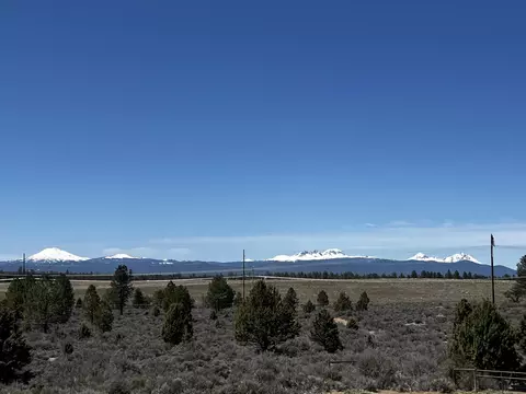 21560 Mcgilvray Rd, Bend, OR 97702
