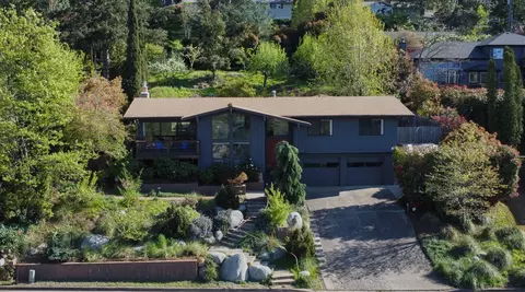 1924 Mohawk St, Ashland, OR 97520