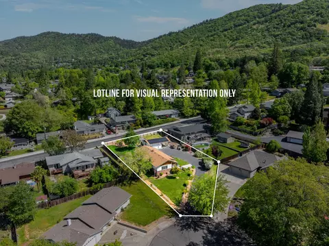 949 NE 12th St, Grants Pass, OR 97526