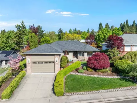 1541 Cypress Point Dr, Medford, OR 97504