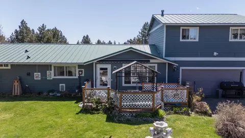 20873 SE Greenmont Dr, Bend, OR 97702