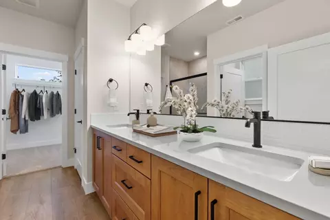 Bath - 3966 NE Oakside Loop, Bend, OR 97701 photo 1 of 1