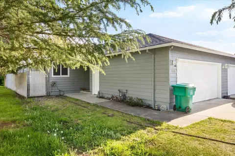 409 Crystal Dr, Eagle Point, OR 97524