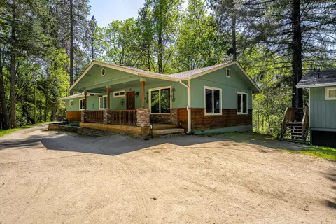 424 Roan Dr, Grants Pass, OR 97526