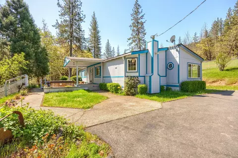 4247 W Evans Creek Rd, Rogue River, OR 97537