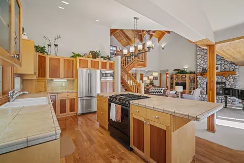 Kitchen - 57661 Poplar Loop, Sunriver, OR 97707 photo 7 of 7