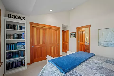 Bedroom - 57661 Poplar Loop, Sunriver, OR 97707 photo 2 of 13