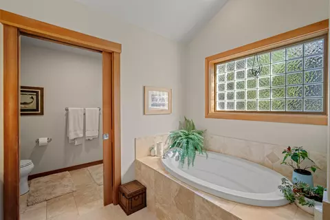 Bath - 57661 Poplar Loop, Sunriver, OR 97707 photo 4 of 8