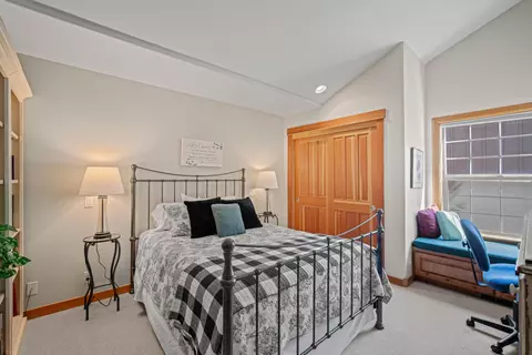 Bedroom - 57661 Poplar Loop, Sunriver, OR 97707 photo 4 of 13