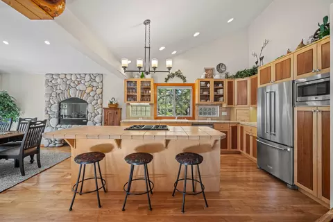 Kitchen - 57661 Poplar Loop, Sunriver, OR 97707 photo 2 of 7