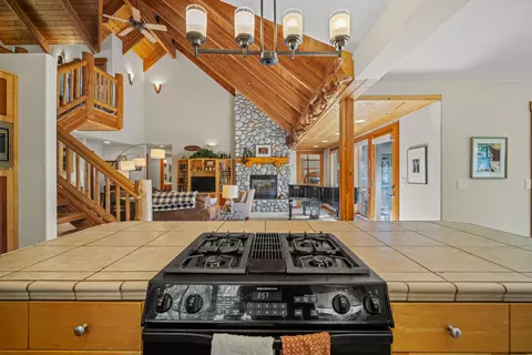 Kitchen - 57661 Poplar Loop, Sunriver, OR 97707 photo 6 of 7
