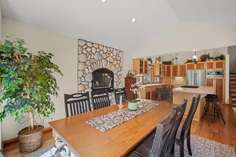 Dining - 57661 Poplar Loop, Sunriver, OR 97707 photo 3 of 4