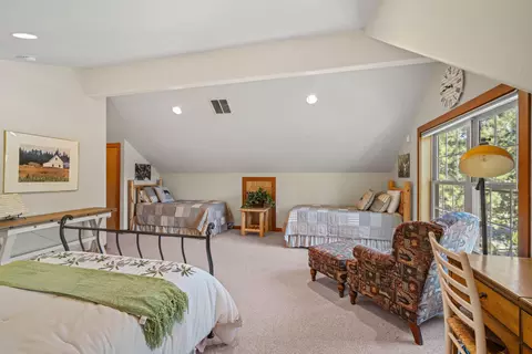 Bedroom - 57661 Poplar Loop, Sunriver, OR 97707 photo 11 of 13