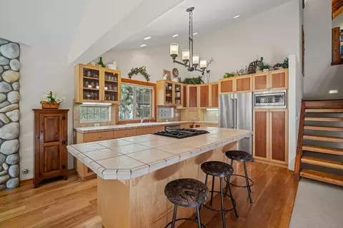 Kitchen - 57661 Poplar Loop, Sunriver, OR 97707 photo 3 of 7