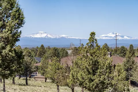 913 Highland View Loop, Redmond, OR 97756