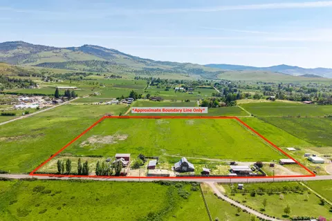 300 Staples Ln, Ashland, OR 97520