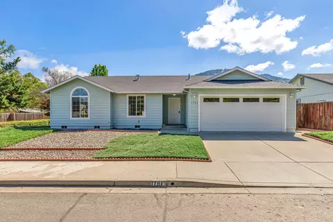 1781 SE Brookhurst Way, Grants Pass, OR 97527