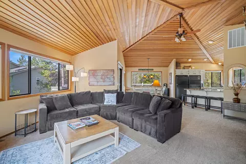 57815 Shag Bark Ln, Sunriver, OR 97707