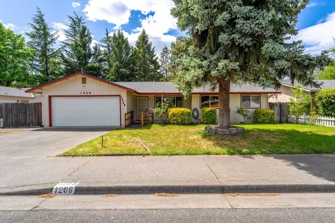 1208 SW Cottonwood St, Grants Pass, OR 97526